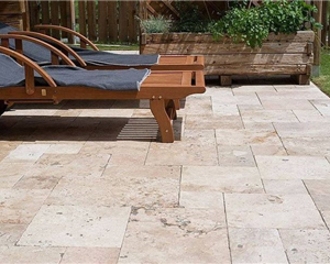 Cabirou Carrelage : pose de carrelage extérieur en pierre naturelle Millau en Aveyron